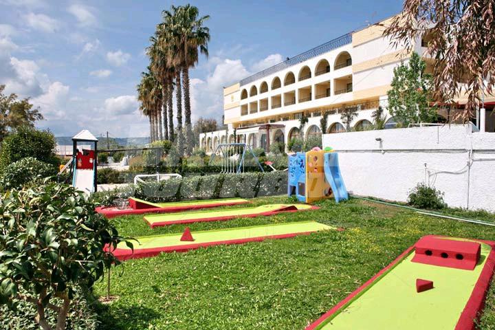 holiday in Silver Bay Hotel and Bungalows