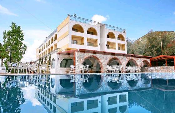holiday in Silver Bay Hotel and Bungalows