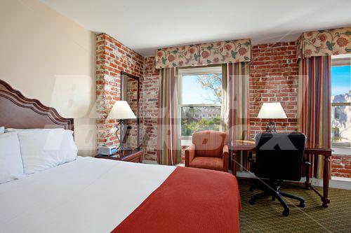 почивка в Holiday Inn Express Santa Barbara