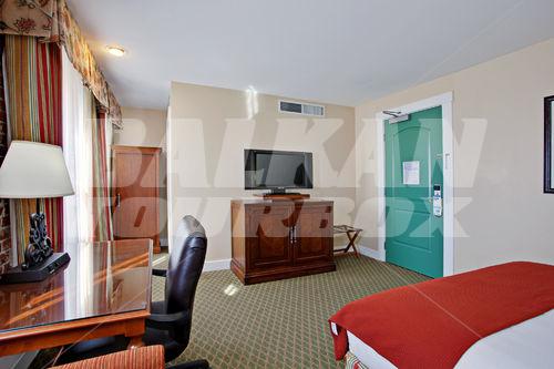 почивка в Holiday Inn Express Santa Barbara