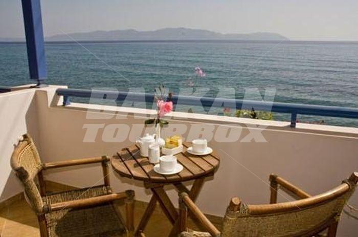 почивка в Maneas Beach