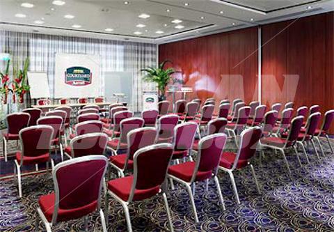 почивка в Courtyard By Marriott Zurich Nord