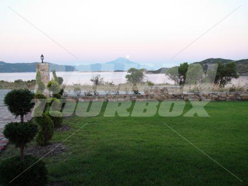 holiday in Athos Bay Villa