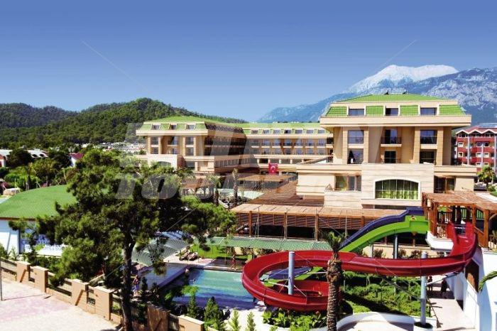 holiday in Crystal De Luxe Kemer