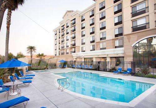 почивка в Courtyard by Marriott Newark Silicon Valley