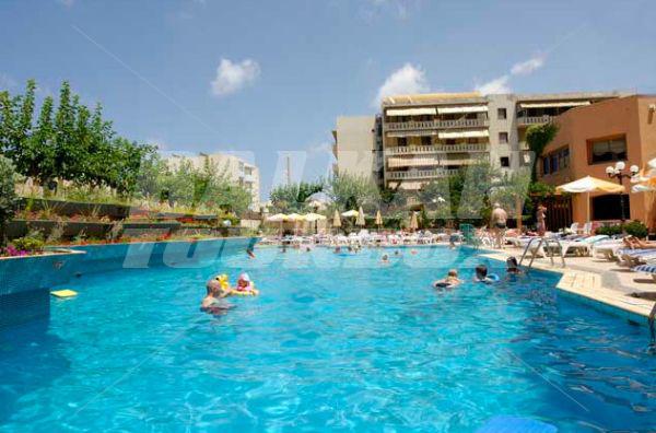 почивка в Theartemis Palace