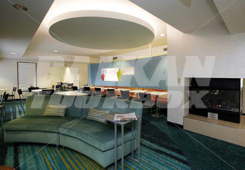 почивка в SpringHill by Marriott Suites Anchorage Midtown