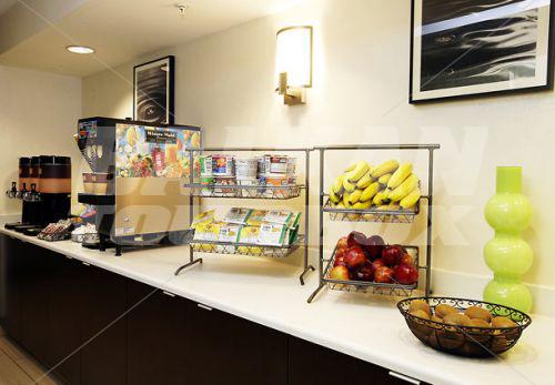 почивка в SpringHill by Marriott Suites Anchorage Midtown