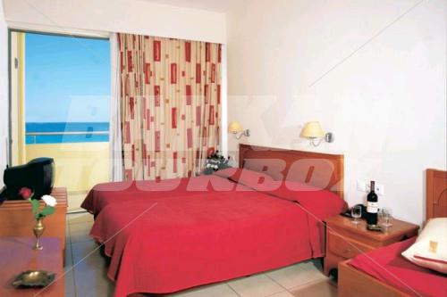 holiday in Lefkoniko Bay