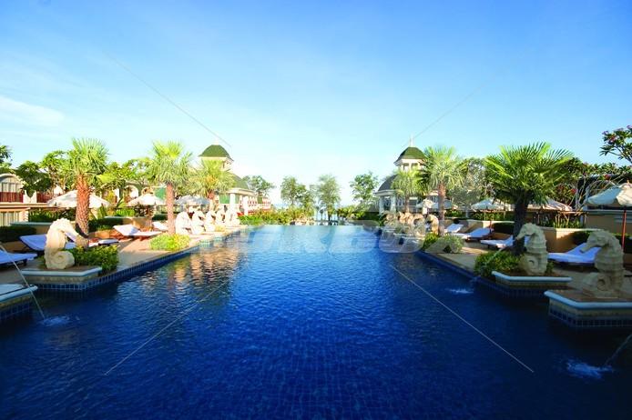 почивка в Phuket Graceland Resort