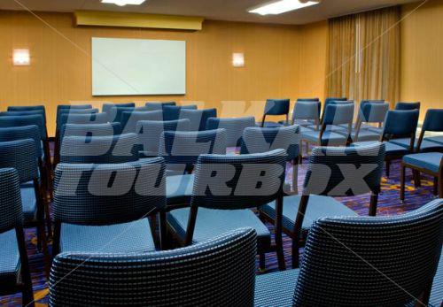 почивка в Courtyard by Marriott Syracuse Carrier Circle