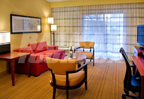 почивка в Courtyard by Marriott Syracuse Carrier Circle