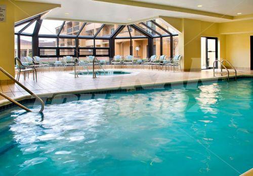 почивка в Courtyard by Marriott Syracuse Carrier Circle