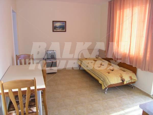 holiday in Kamelia