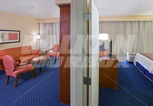 почивка в Courtyard by Marriott Ontario Rancho Cucamonga