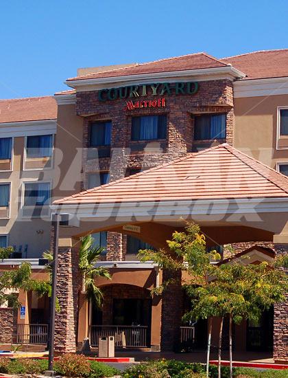 почивка в Courtyard by Marriott Ontario Rancho Cucamonga