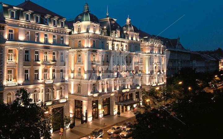почивка в  Corinthia Grand Hotel Royal
