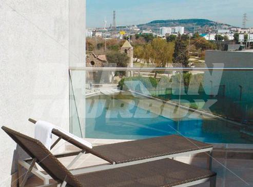 почивка в NH Hesperia Fira Suites