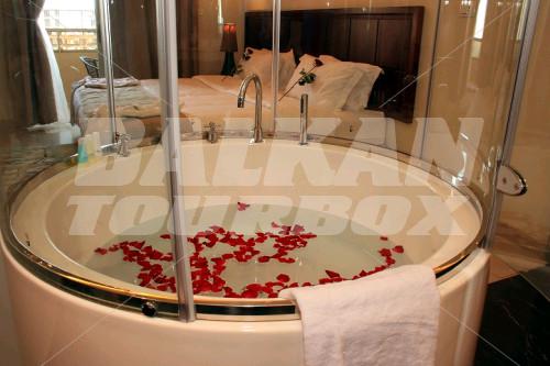 почивка в Midtown Hotel and Suites