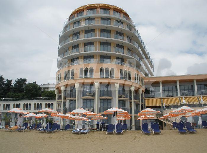 holiday in Azalia