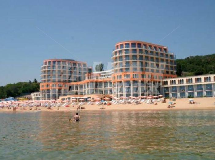 holiday in Azalia