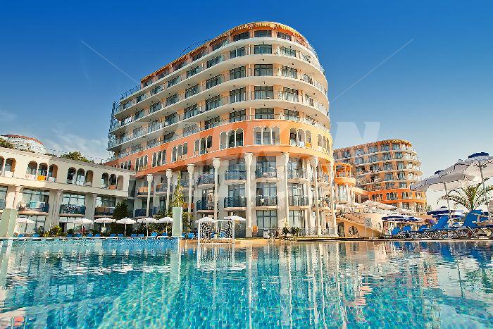 holiday in Azalia