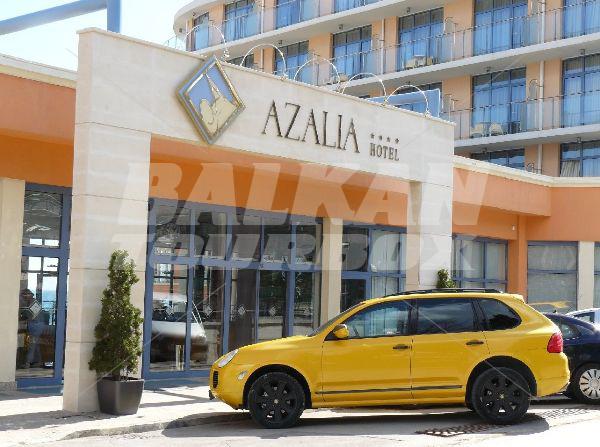 holiday in Azalia