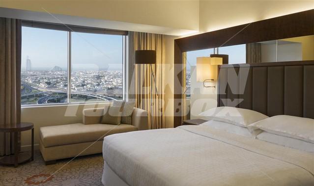 почивка в Sheraton Dubai Mall of the Emirates