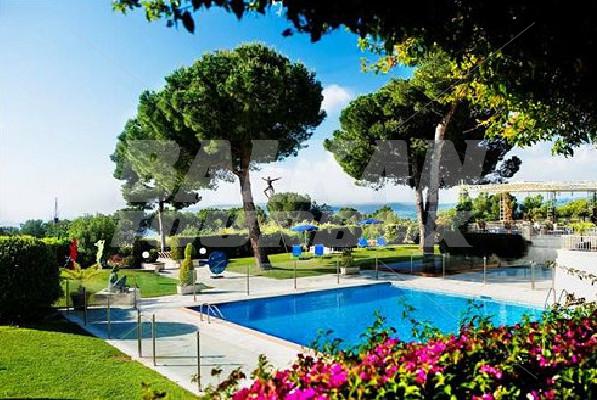 почивка в Le Mas D'Artigny And Spa