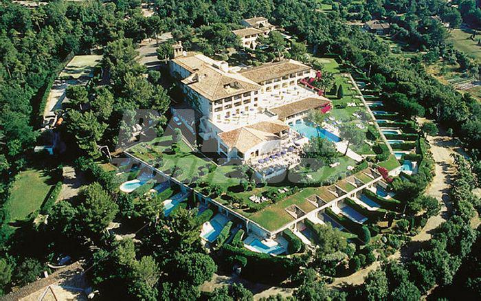 почивка в  Le Mas D'Artigny And Spa