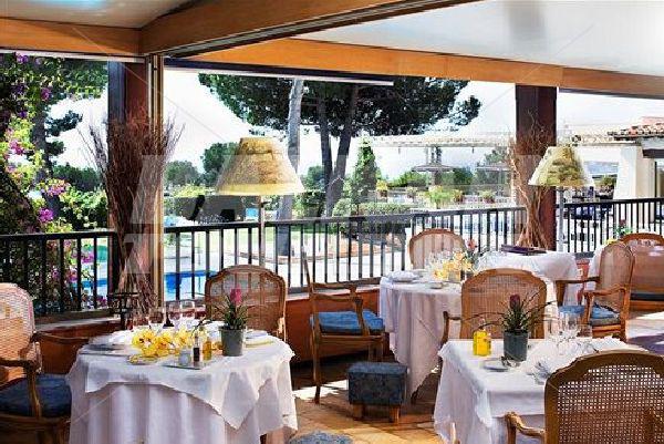 почивка в Le Mas D'Artigny And Spa