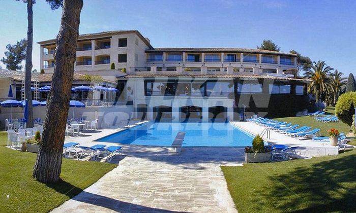 почивка в Le Mas D'Artigny And Spa