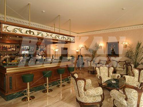 holiday in Grand Hotel London