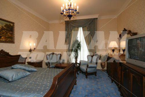 holiday in Grand Hotel London