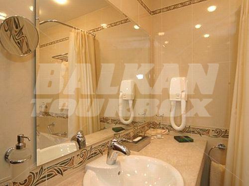 holiday in Grand Hotel London