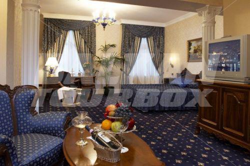 holiday in Grand Hotel London