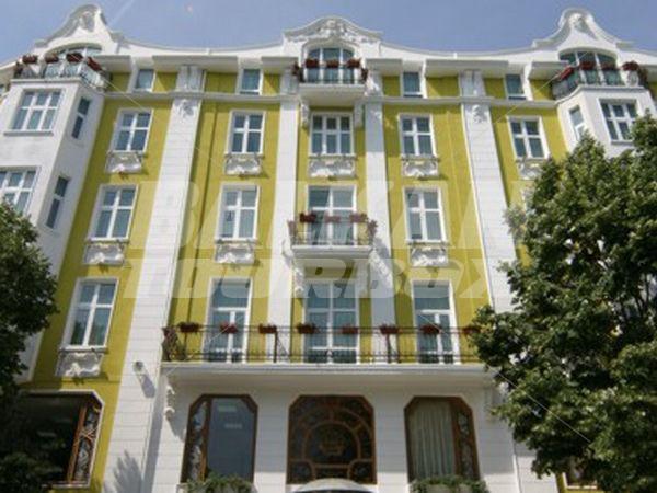 holiday in  Grand Hotel London