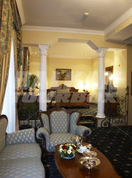 holiday in Grand Hotel London