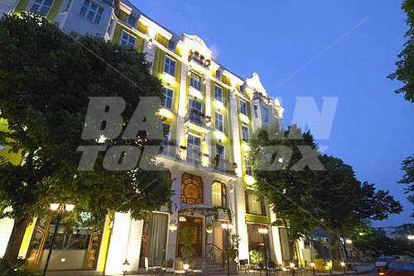 holiday in Grand Hotel London