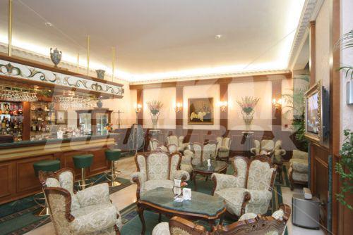 holiday in Grand Hotel London