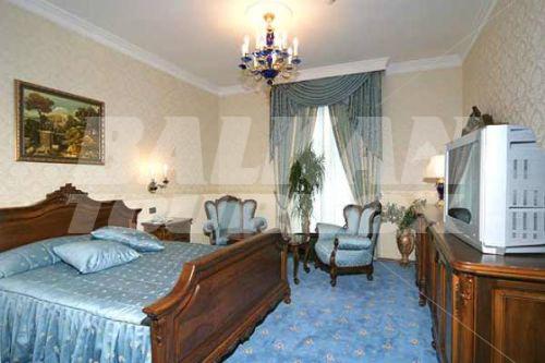 holiday in Grand Hotel London