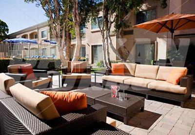 почивка в Courtyard by Marriott Camarillo