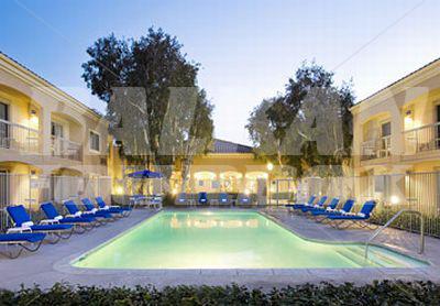 почивка в Courtyard by Marriott Camarillo