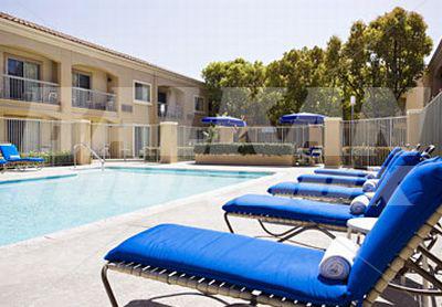 почивка в Courtyard by Marriott Camarillo