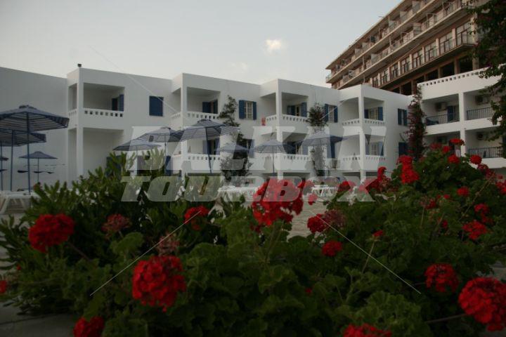 почивка в  Kantouni Beach
