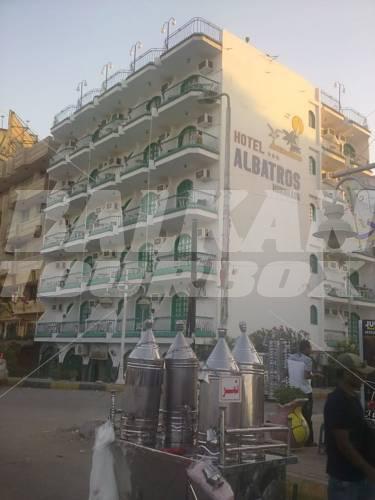 holiday in White Albatros