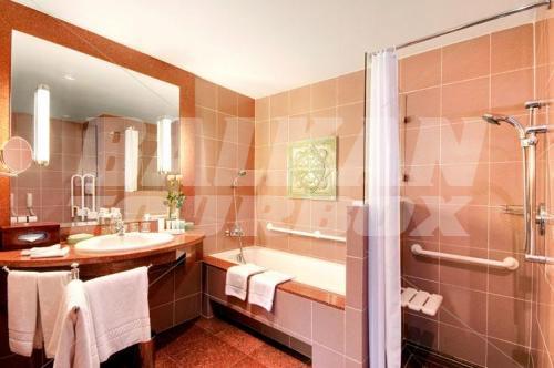 почивка в Hilton Hanoi Opera