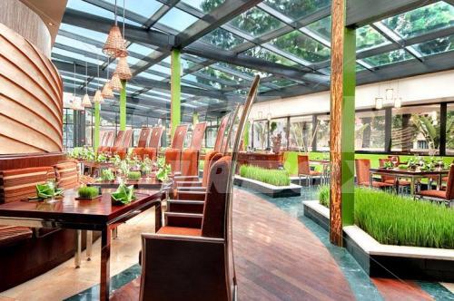 почивка в Hilton Hanoi Opera