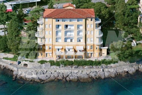 почивка в Villa Ambasador Opatija