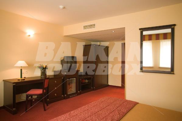 holiday in Golden Tulip Hotel De Medici
